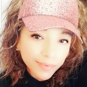 Meet your Posher, Violeta